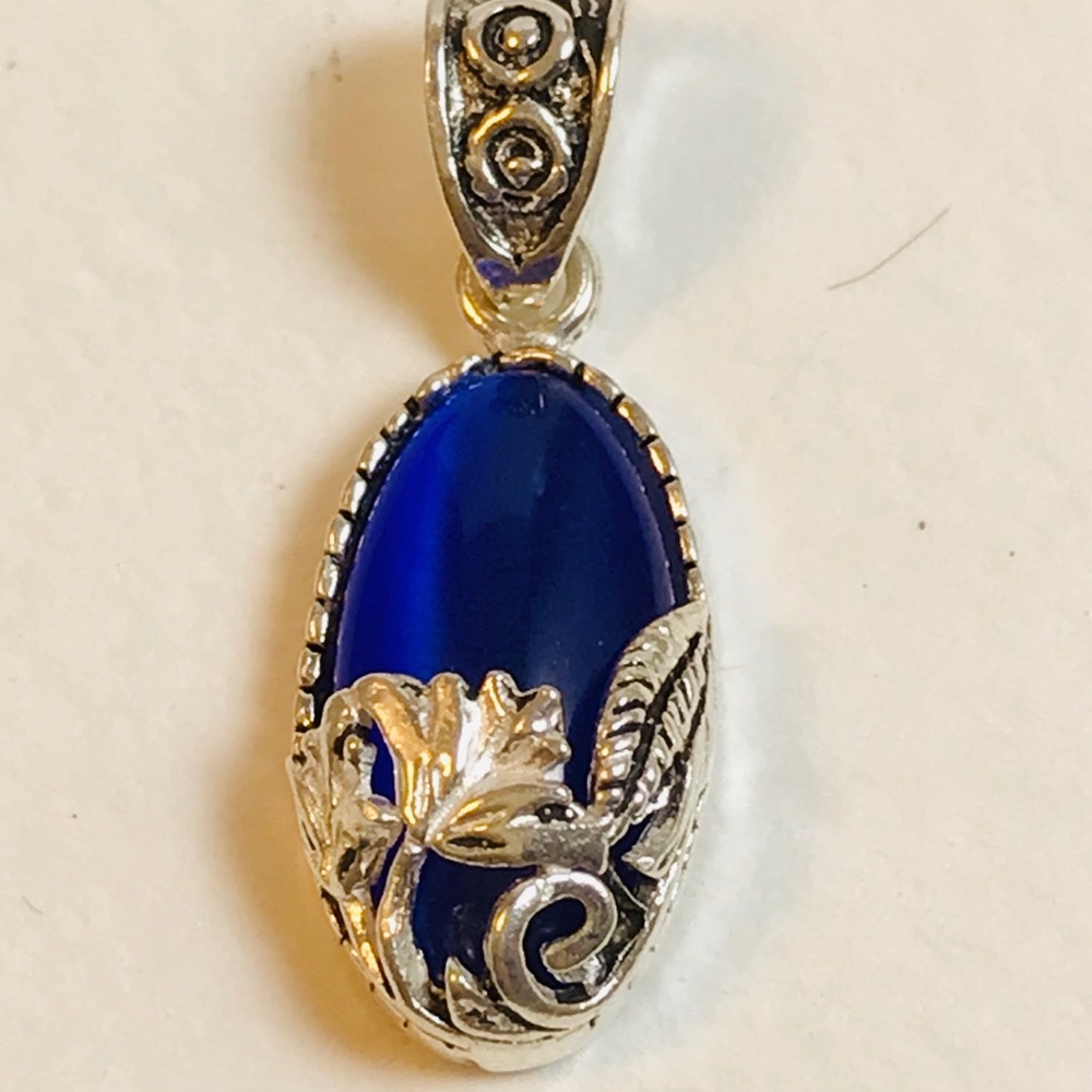 Dark Blue Cats Eye Pendent And Earring Set